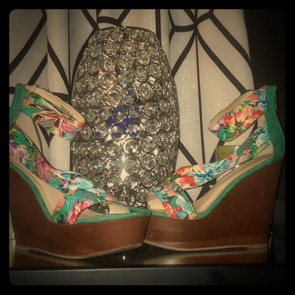 Floral wedge heel